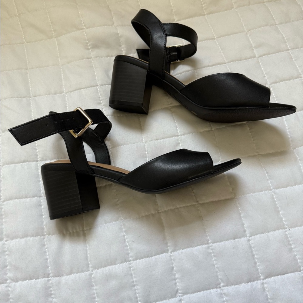 Giani Bernini Black and Tan Sandals with Ankle Strap - Picture 3 of 3